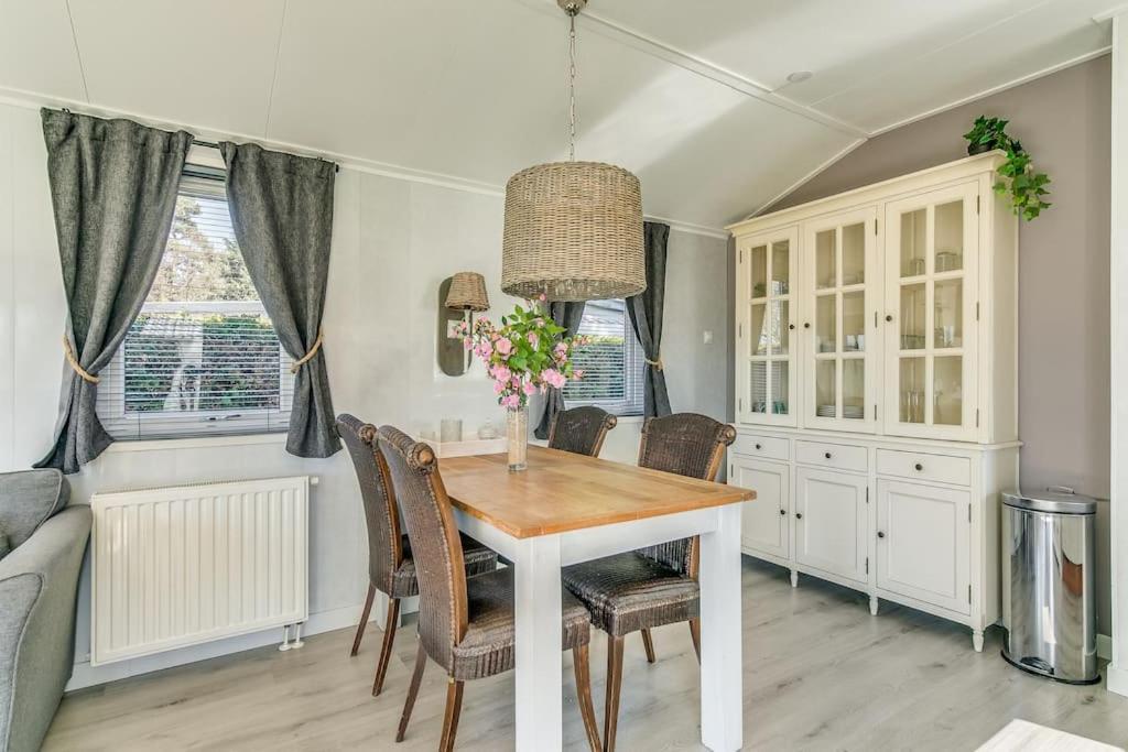 4-Pers. Chalet Met Eigen Parkeerplaats In Veluwe Villa Putten Exteriör bild